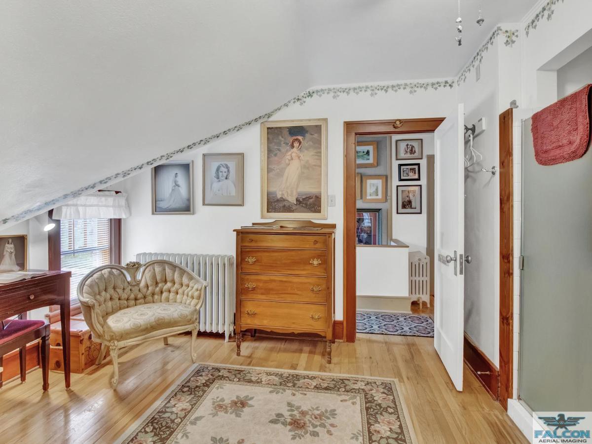 Robins Nest Bed & Breakfast Cody Eksteriør billede